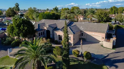 5627 N 83rd Ln, Glendale, AZ 85303