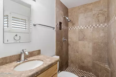 Bath - 8817 N 17th Dr, Phoenix, AZ 85021 photo 1 of 1
