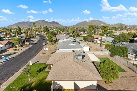 View/Area - 8817 N 17th Dr, Phoenix, AZ 85021 photo 2 of 3