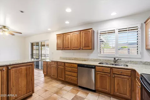Kitchen - 8817 N 17th Dr, Phoenix, AZ 85021 photo 2 of 3