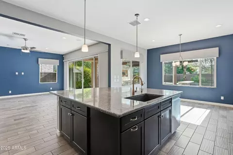 4621 E Walter Way, Phoenix, AZ 85050 photo 8