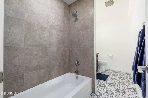 Bath - 3002 E Whitton Ave, Phoenix, AZ 85016 photo 1 of 3