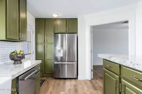 Kitchen - 3002 E Whitton Ave, Phoenix, AZ 85016 photo 4 of 4