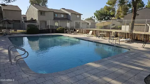 Exterior - 239 E Betty Elyse Ln, Phoenix, AZ 85022 photo 1 of 2