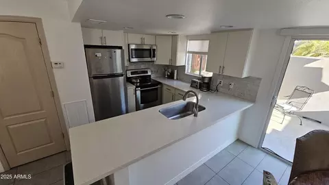 239 E Betty Elyse Ln, Phoenix, AZ 85022