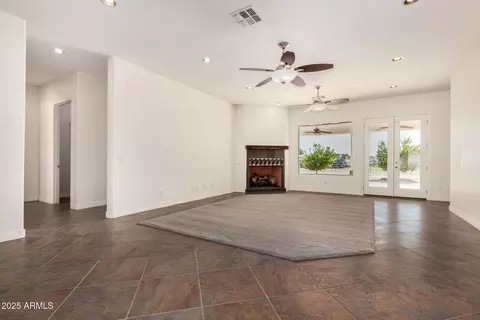 Living - 711 E Cloud Rd, Phoenix, AZ 85086 photo 2 of 6
