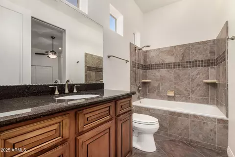 Bath - 711 E Cloud Rd, Phoenix, AZ 85086 photo 3 of 4