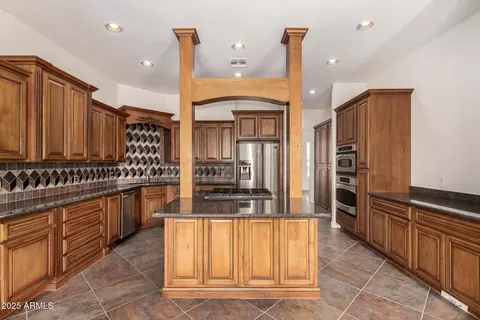 Kitchen - 711 E Cloud Rd, Phoenix, AZ 85086 photo 3 of 4