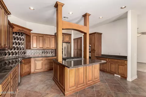 Kitchen - 711 E Cloud Rd, Phoenix, AZ 85086 photo 2 of 4