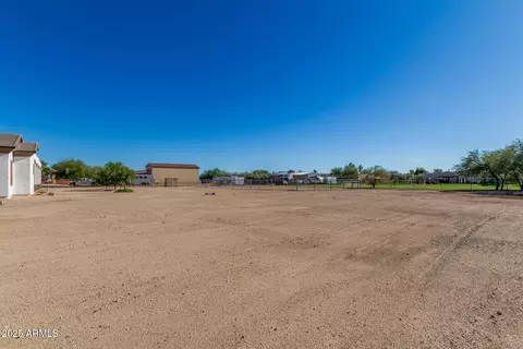 Exterior - 711 E Cloud Rd, Phoenix, AZ 85086 photo 7 of 9