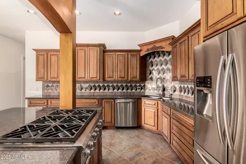Kitchen - 711 E Cloud Rd, Phoenix, AZ 85086 photo 4 of 4
