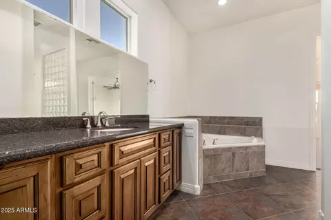 Bath - 711 E Cloud Rd, Phoenix, AZ 85086 photo 2 of 4