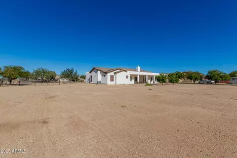 Exterior - 711 E Cloud Rd, Phoenix, AZ 85086 photo 5 of 9