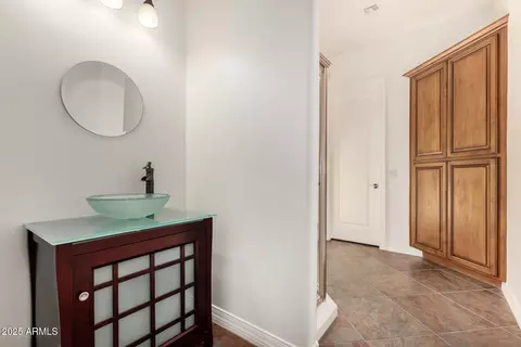 Bath - 711 E Cloud Rd, Phoenix, AZ 85086 photo 4 of 4