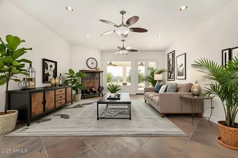 Living - 711 E Cloud Rd, Phoenix, AZ 85086 photo 1 of 6