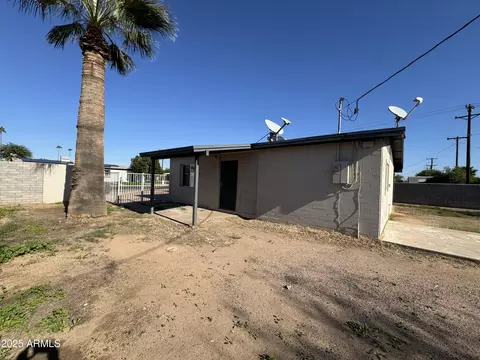 7701 W Crittenden Ln, Phoenix, AZ 85033
