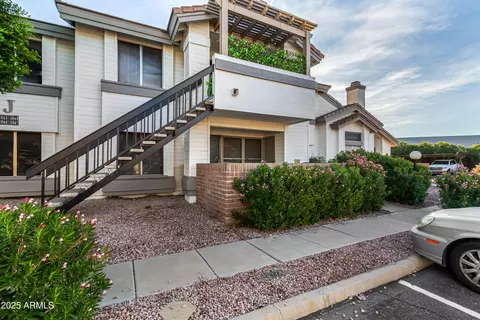 2201 N Comanche Dr #1067, Chandler, AZ 85224