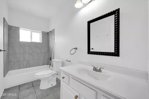 Bath - 5338 N 21st Ave, Phoenix, AZ 85015 photo 3 of 6