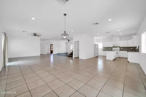Living - 5338 N 21st Ave, Phoenix, AZ 85015 photo 2 of 5