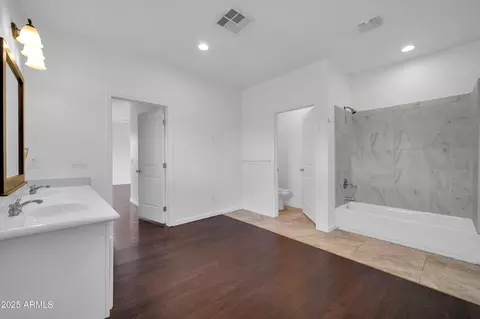 Bath - 5338 N 21st Ave, Phoenix, AZ 85015 photo 1 of 6