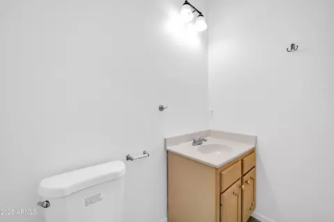 Bath - 5338 N 21st Ave, Phoenix, AZ 85015 photo 2 of 6