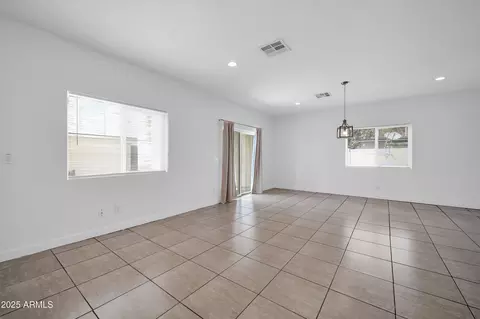 Living - 5338 N 21st Ave, Phoenix, AZ 85015 photo 1 of 5
