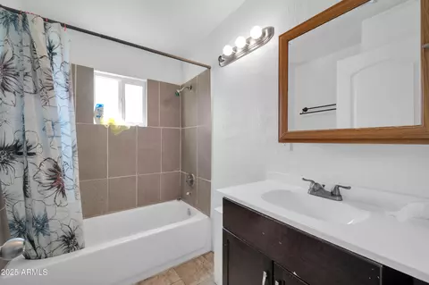 Bath - 5338 N 21st Ave, Phoenix, AZ 85015 photo 6 of 6
