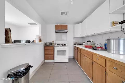 Kitchen - 5338 N 21st Ave, Phoenix, AZ 85015 photo 4 of 4