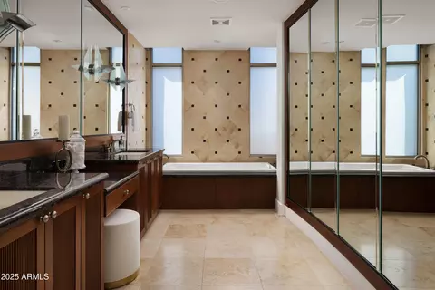 Bath - 2402 Esplanade Ln #1001, Phoenix, AZ 85016 photo 1 of 7