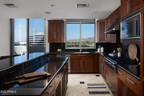 Kitchen - 2402 Esplanade Ln #1001, Phoenix, AZ 85016 photo 2 of 4