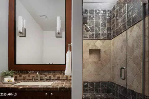Bath - 2402 Esplanade Ln #1001, Phoenix, AZ 85016 photo 5 of 7