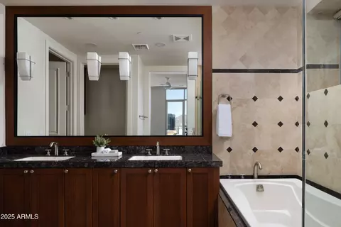 Bath - 2402 Esplanade Ln #1001, Phoenix, AZ 85016 photo 6 of 7