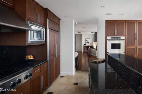 Kitchen - 2402 Esplanade Ln #1001, Phoenix, AZ 85016 photo 4 of 4