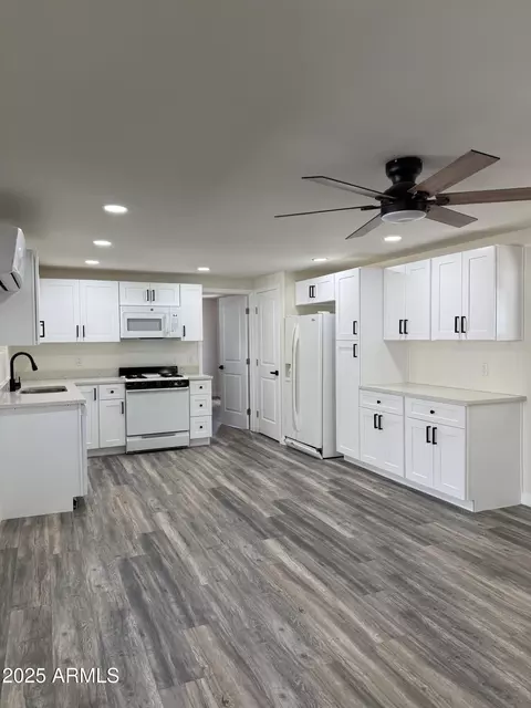 305 S Val Vista Dr #188, Mesa, AZ 85204