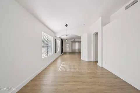 Living - 2139 W Tracy Ln, Phoenix, AZ 85023 photo 3 of 11