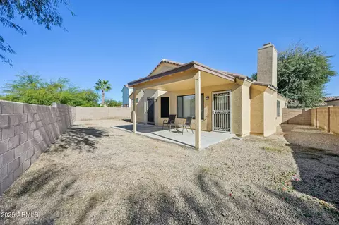 Exterior - 2139 W Tracy Ln, Phoenix, AZ 85023 photo 4 of 7
