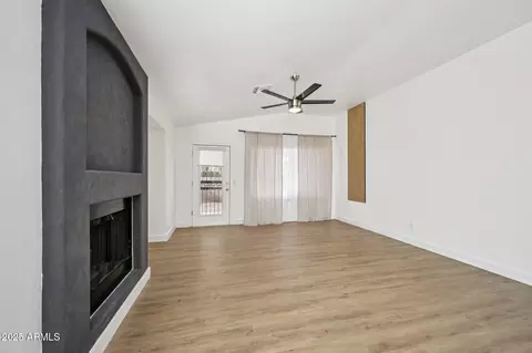 Living - 2139 W Tracy Ln, Phoenix, AZ 85023 photo 7 of 11
