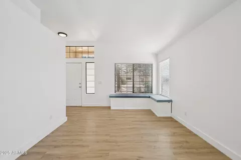 Living - 2139 W Tracy Ln, Phoenix, AZ 85023 photo 1 of 11
