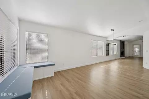 Living - 2139 W Tracy Ln, Phoenix, AZ 85023 photo 2 of 11