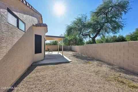 Exterior - 2139 W Tracy Ln, Phoenix, AZ 85023 photo 6 of 7