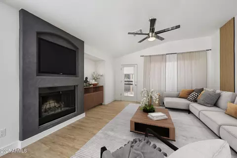 Living - 2139 W Tracy Ln, Phoenix, AZ 85023 photo 10 of 11