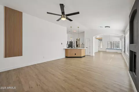 Living - 2139 W Tracy Ln, Phoenix, AZ 85023 photo 9 of 11