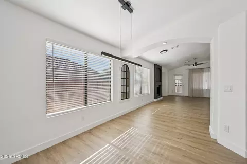 Living - 2139 W Tracy Ln, Phoenix, AZ 85023 photo 4 of 11