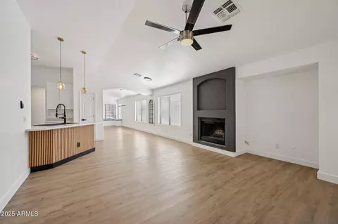 Living - 2139 W Tracy Ln, Phoenix, AZ 85023 photo 8 of 11