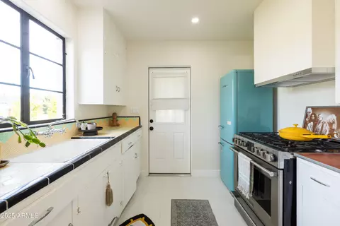 Kitchen - 1409 Edgemont Ave, Phoenix, AZ 85006 photo 1 of 12