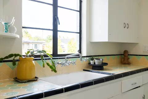 Kitchen - 1409 Edgemont Ave, Phoenix, AZ 85006 photo 2 of 12