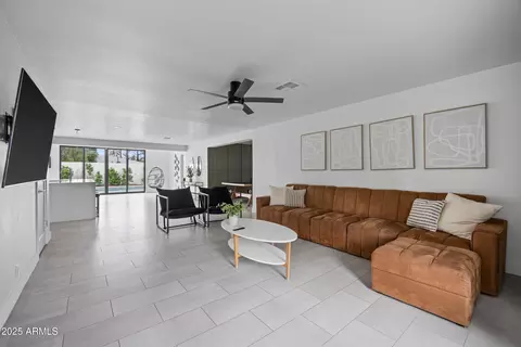Living - 4132 N 34th Pl, Phoenix, AZ 85018 photo 1 of 3