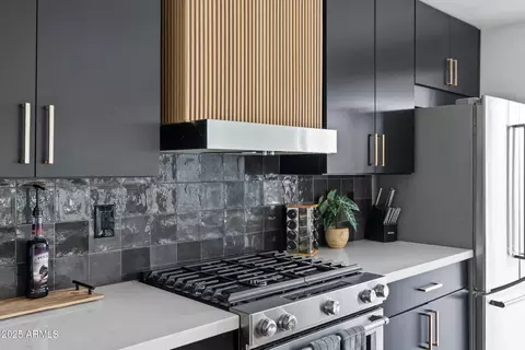 Kitchen - 4132 N 34th Pl, Phoenix, AZ 85018 photo 5 of 7