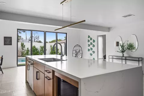 Kitchen - 4132 N 34th Pl, Phoenix, AZ 85018 photo 6 of 7