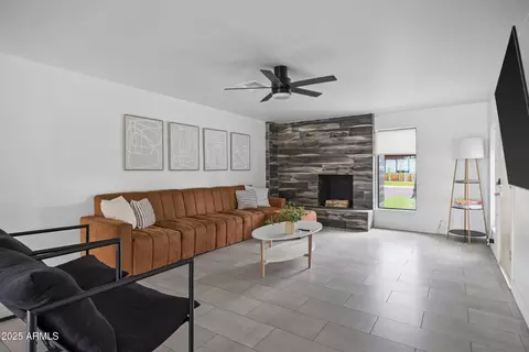 Living - 4132 N 34th Pl, Phoenix, AZ 85018 photo 3 of 3